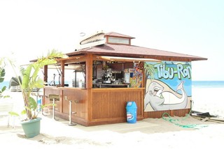 Un beach club en la playa!