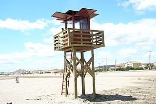 Torre de Vigilancia: 3,5 m. plataforma de la torre y un habitáculo en la zona.