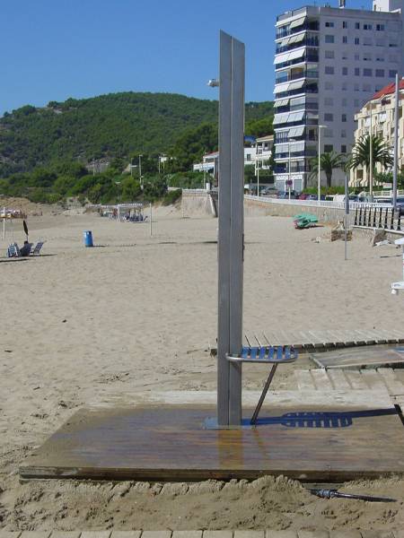 Ducha de playa adaptada minusvalidos 